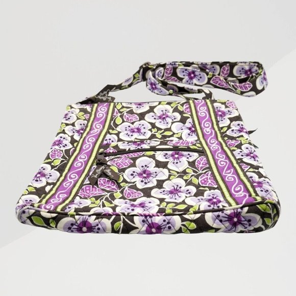 Vera Bradley Quilted Crossbody ~ Floral Print ~ Lots of‎ zippers and pockets - Picture 4 of 6